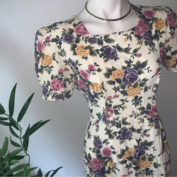 v i n t a g e :: Stunning Floral Pinup Cottagecore Midi Dress - Picture 2 of 16